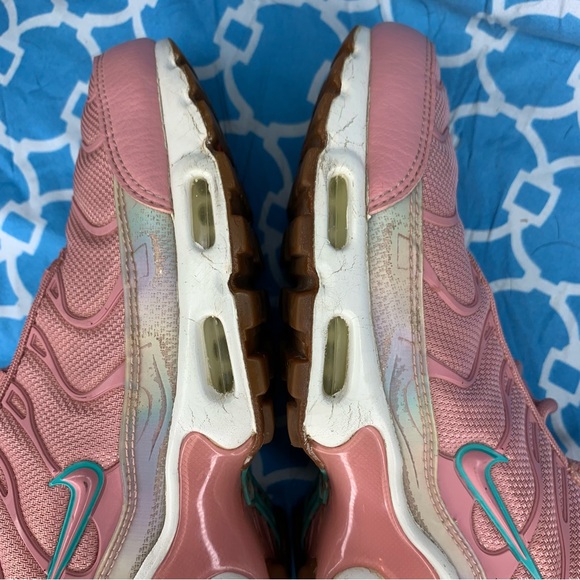 Nike Women’s size 8.5 Air Max Plus SE Red stardust soft pink iridescent wmsn run - Picture 9 of 11